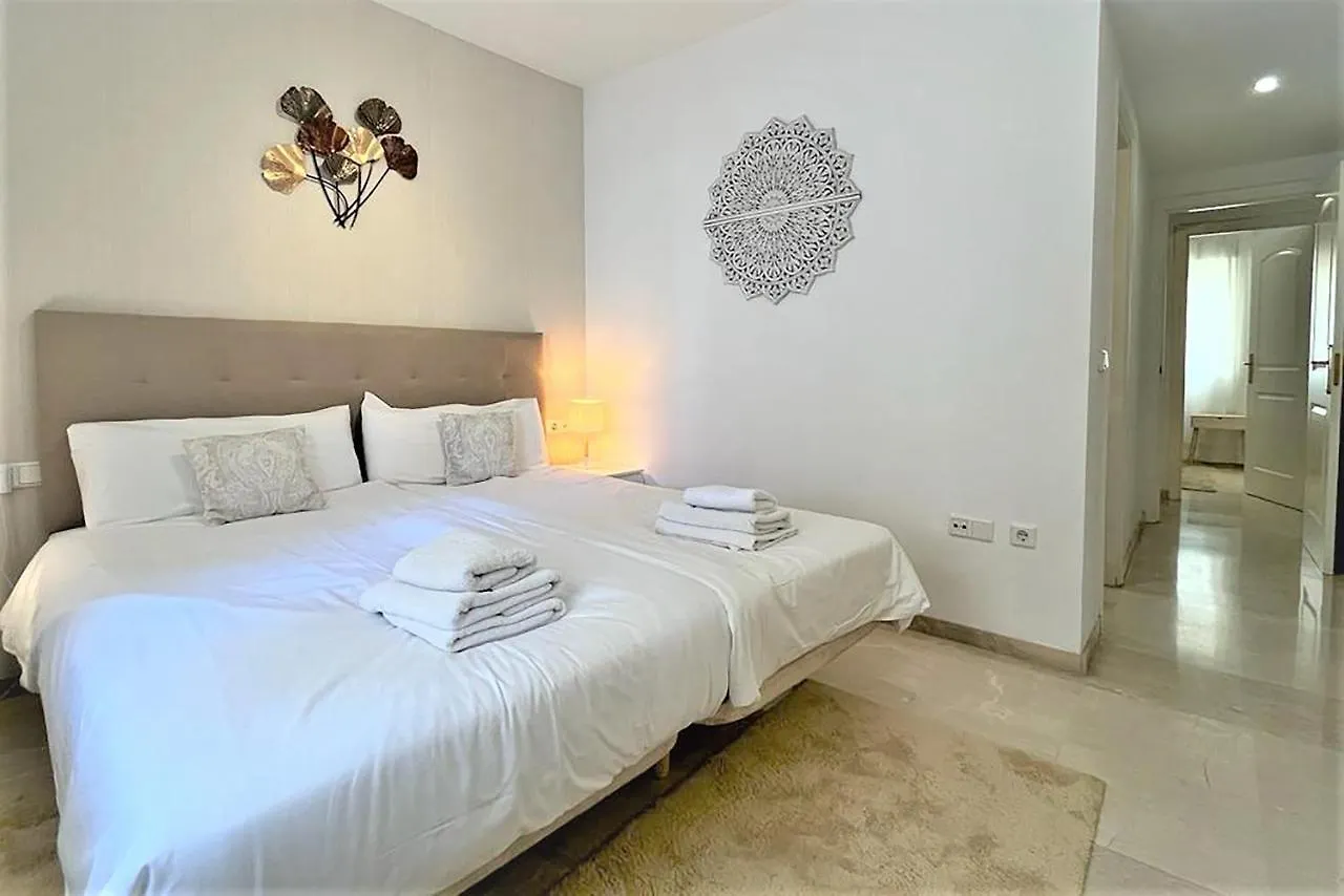 Estepona Town Apartment Anila